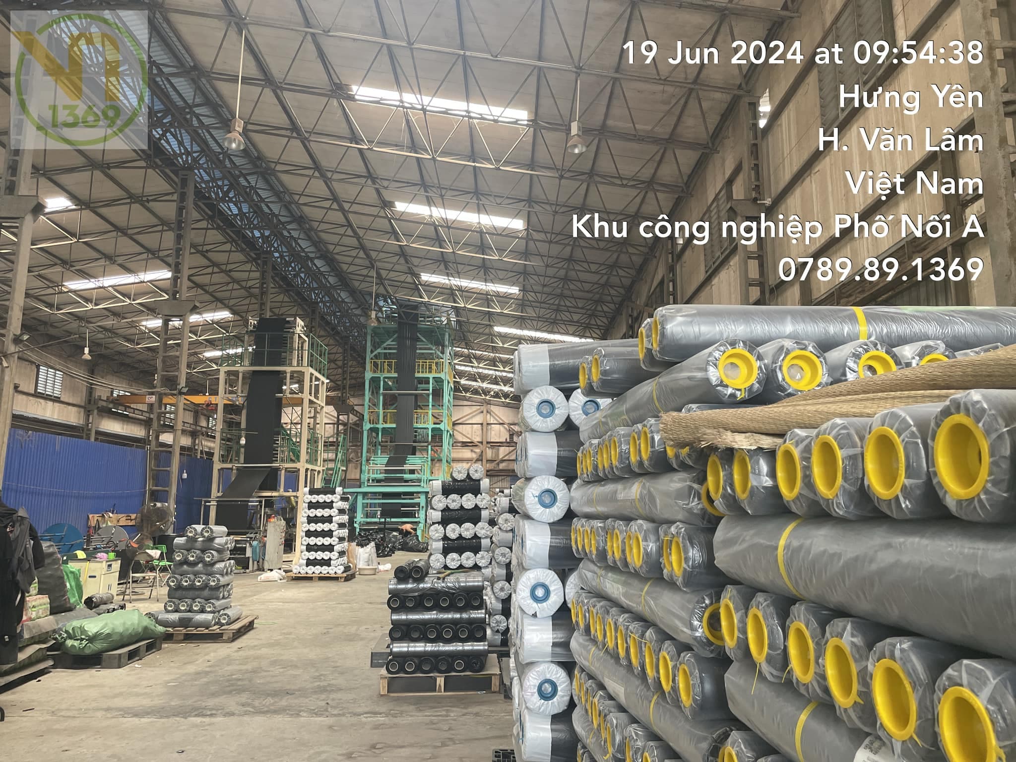 Các cuộn màng phủ tại khu vực sản xuất VN1369